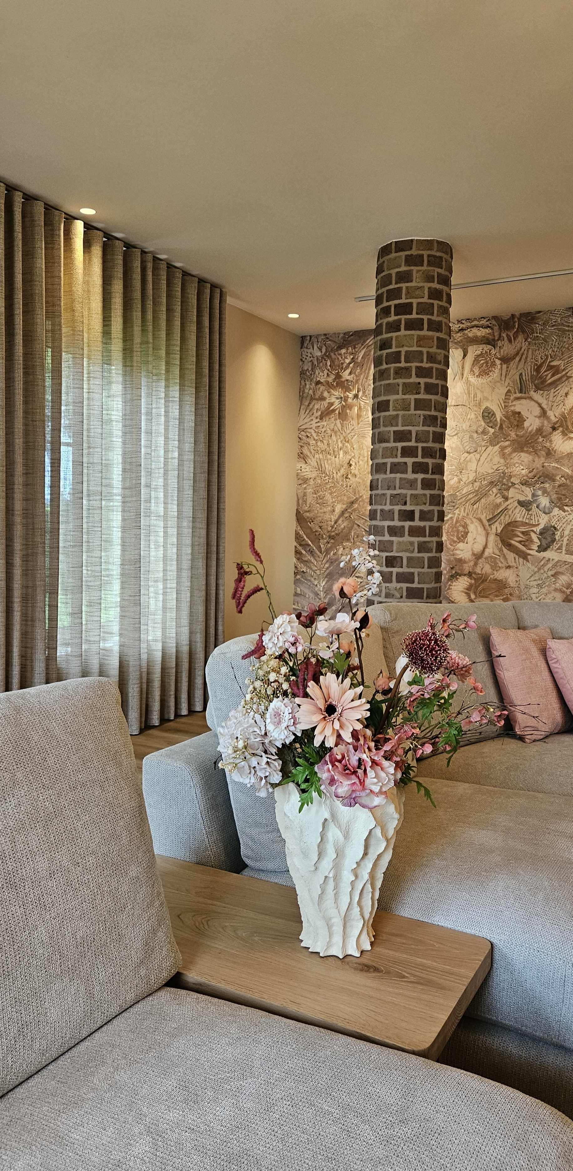 Rustig interieur met sprekend behang Rustig interieur met sprekend behang